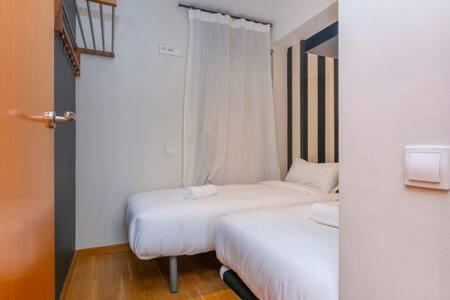 Bright And Modern Duplex With Terrace In Eixample District P2 Appartement
